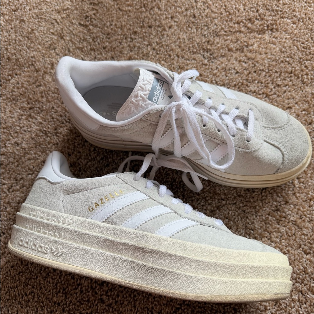 Adidas Women's Gazelle White & Light Gray Sneakers Women’s Size 7.5 (Worn Once)